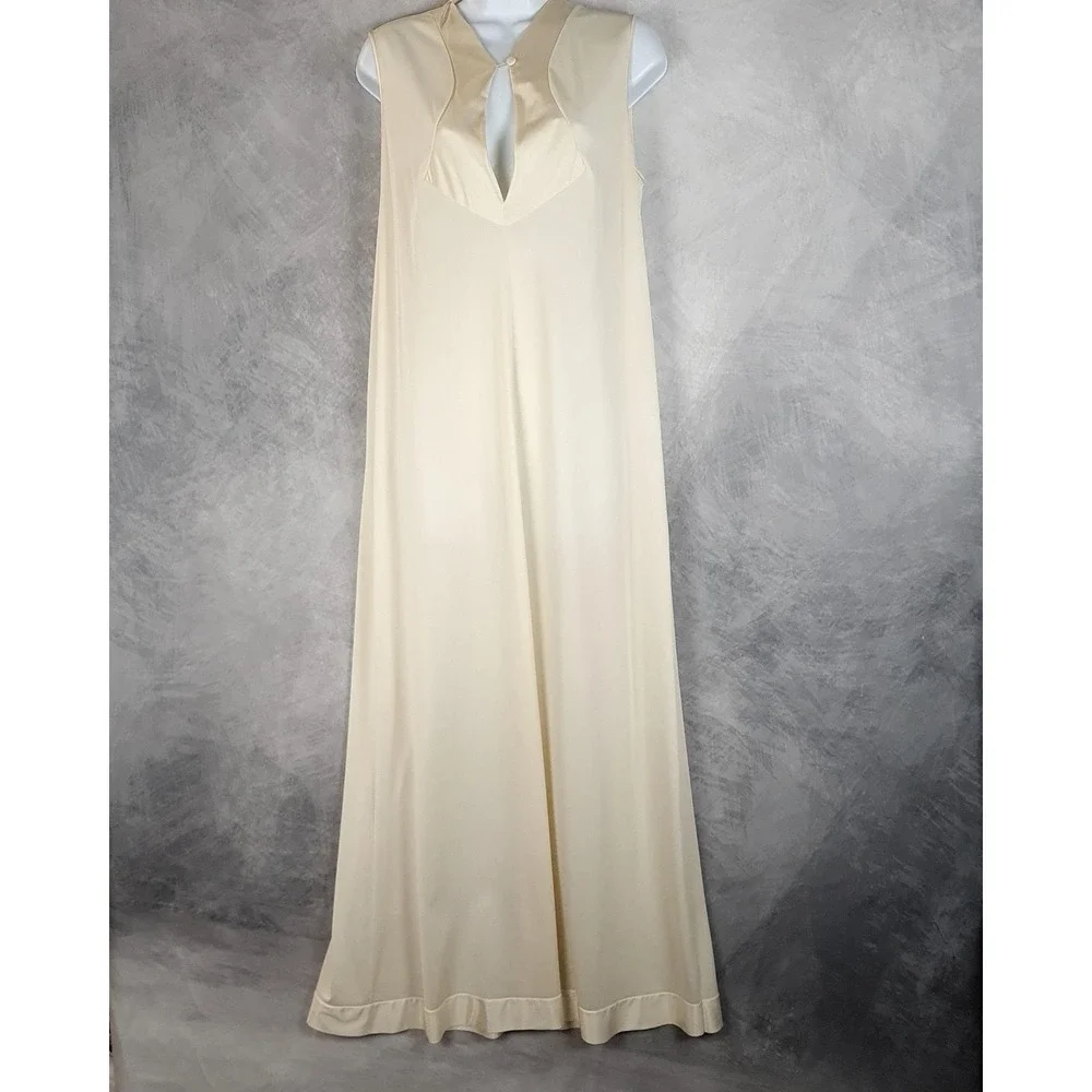 Vintage Vanity Fair Nightgown Womens Small Cream Nylon Maxi Gown Keyhole Neck